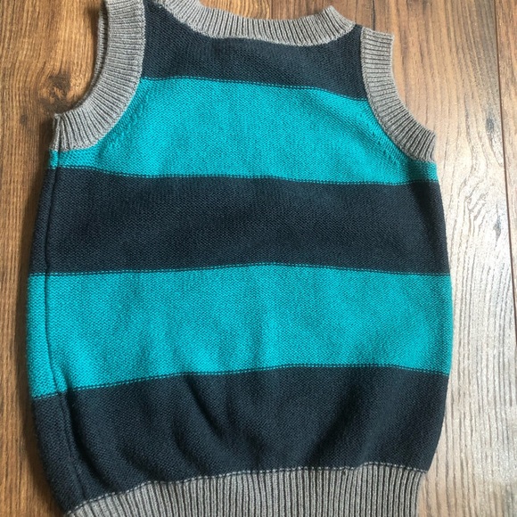 Adorable sweater vest Organic size 104 fits 2/3 years Katvig striped - Picture 2 of 2